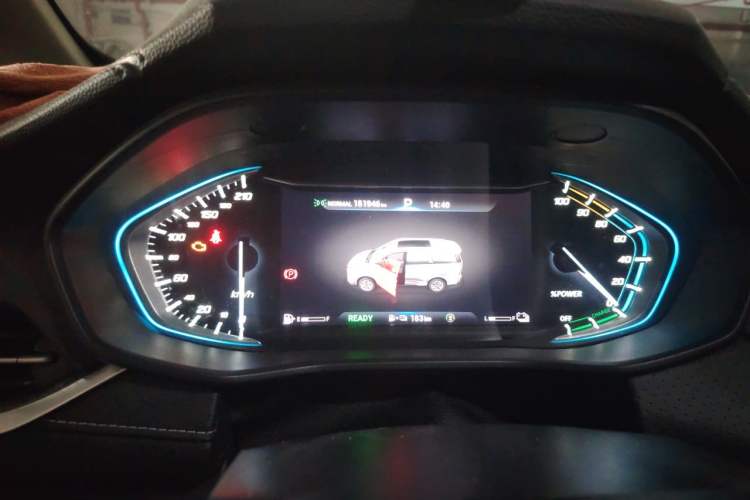Used SAIC MAXUS EUNIQ 5 2020 1.3T PLUG-IN Luxury Edition Odometer Close Up