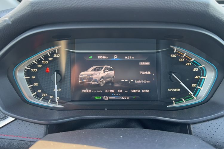 Used SAIC MAXUS EUNIQ 5 2020 Flagship Version with Large Battery 7 Seats Odometer Close Up