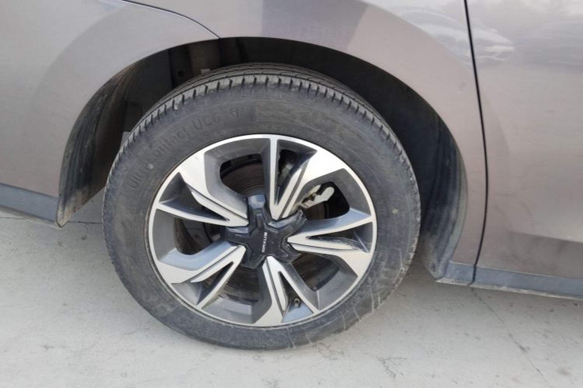 Used SAIC MAXUS EUNIQ 5 2020 Flagship Version with Large Battery 7 Seats Right Rear Wheel Hub