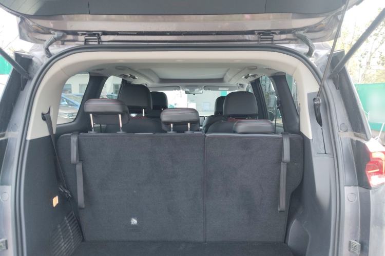 Used SAIC MAXUS EUNIQ 5 2020 Flagship Version with Large Battery 7 Seats Trunk