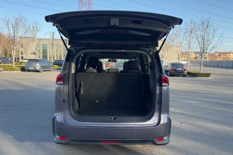 Used SAIC MAXUS EUNIQ 5 2020 Flagship Version with Large Battery 7 Seats Trunk