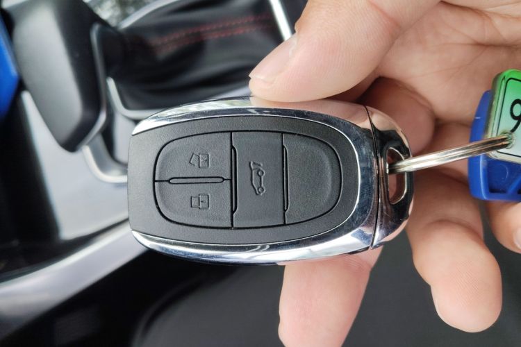 Used SAIC MAXUS EUNIQ 5 2020 Flagship Version with Large Battery 7 Seats Vehicle Key