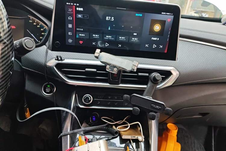 Used SAIC MAXUS EUNIQ 5 2020 1.3T PLUG-IN Luxury Edition Audio And AC Panel