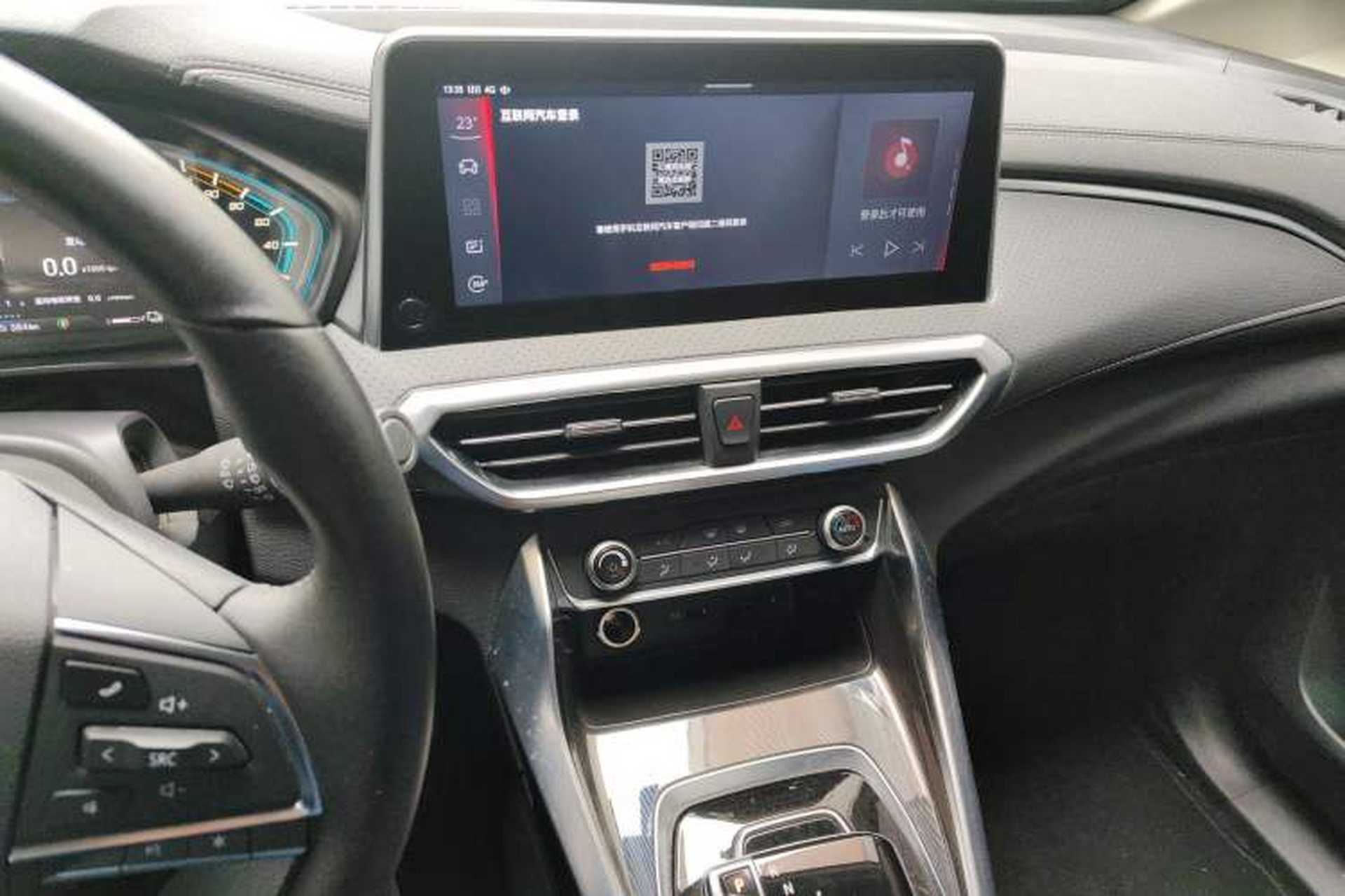 Used SAIC MAXUS EUNIQ 5 2020 1.3T PLUG-IN Luxury Edition Audio And AC Panel