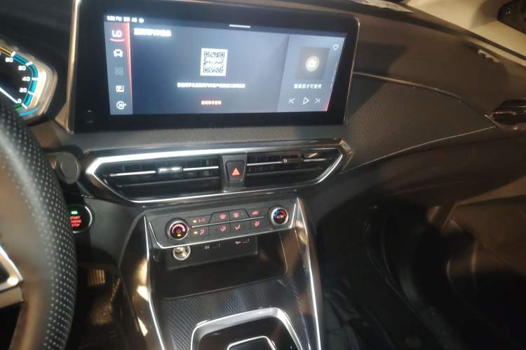 Used SAIC MAXUS EUNIQ 5 2020 1.3T PLUG-IN Luxury Edition Audio And AC Panel