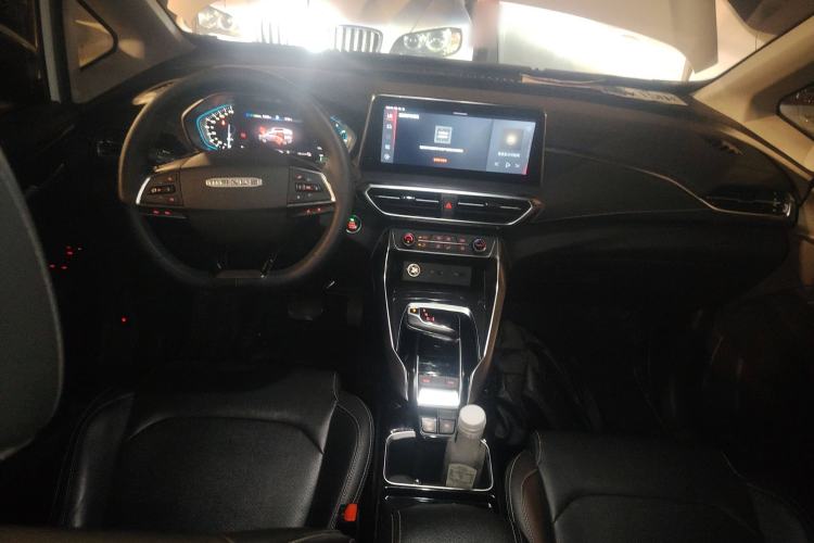 Used SAIC MAXUS EUNIQ 5 2020 1.3T PLUG-IN Luxury Edition Center Console