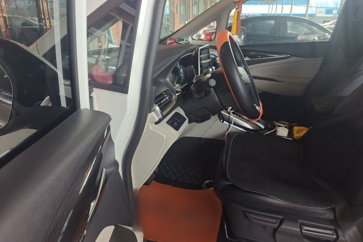 Used SAIC MAXUS EUNIQ 5 2020 Classic Edition 7 Seats Driver Seat