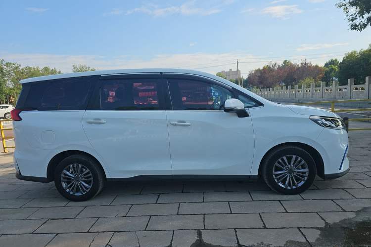Used SAIC MAXUS EUNIQ 5 2020 1.3T PLUG-IN Elite Edition Exterior 2