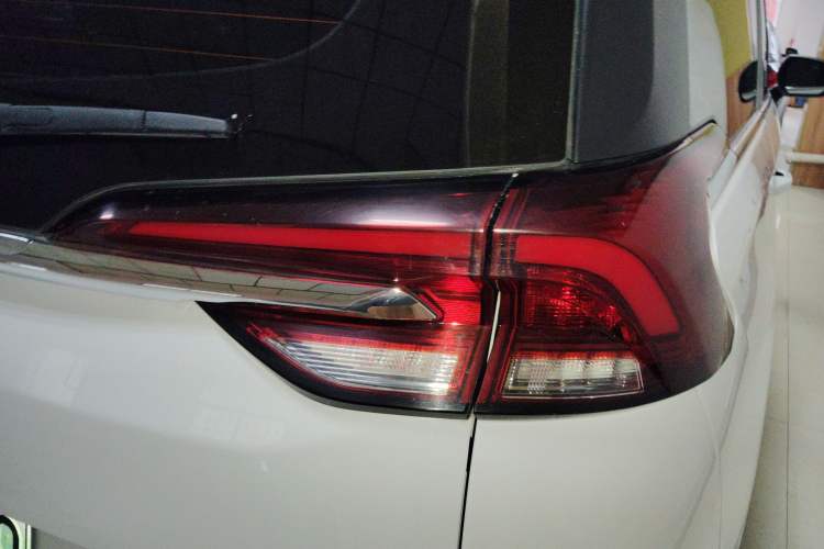 Used SAIC MAXUS EUNIQ 5 2020 Elite Edition 7 Seats Exterior 3