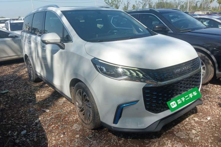 Used SAIC MAXUS EUNIQ 5 2020 1.3T PLUG-IN Luxury Edition Front Right 45 Deg