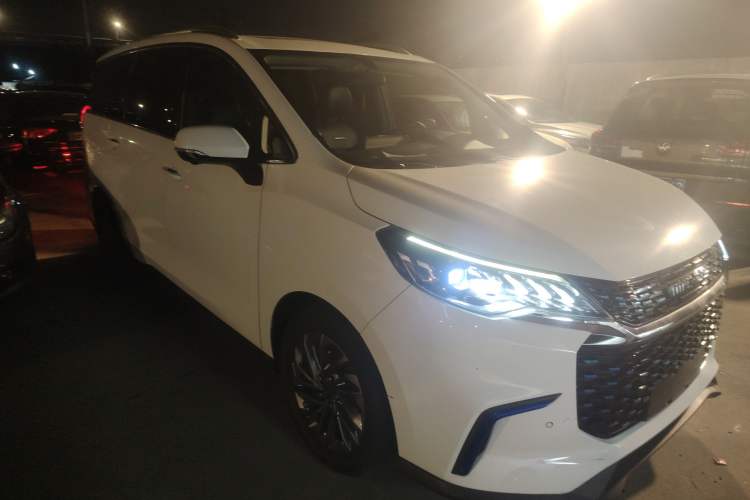 Used SAIC MAXUS EUNIQ 5 2020 1.3T PLUG-IN Luxury Edition Front Right 45 Deg