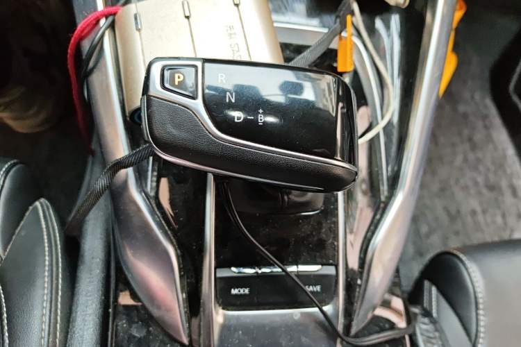 Used SAIC MAXUS EUNIQ 5 2020 1.3T PLUG-IN Luxury Edition Gear Lever