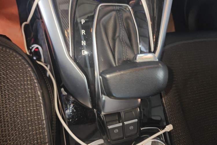 Used SAIC MAXUS EUNIQ 5 2020 Classic Edition 7 Seats Gear Lever