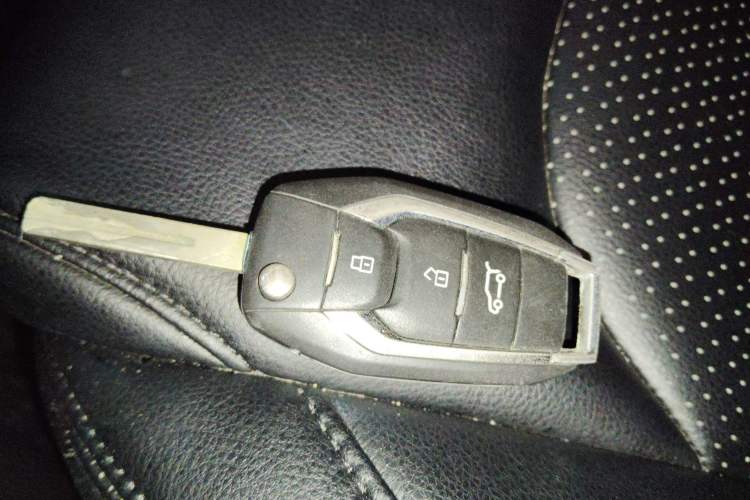 Used SAIC MAXUS EUNIQ 5 2020 Elite Edition 7 Seats Interior 1