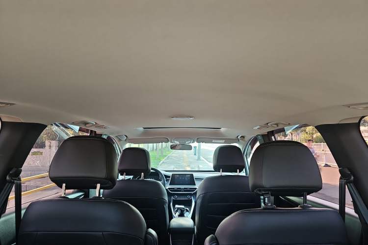 Used SAIC MAXUS EUNIQ 5 2020 1.3T PLUG-IN Elite Edition Interior 10