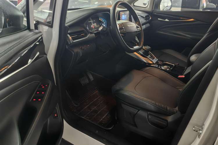 Used SAIC MAXUS EUNIQ 5 2020 1.3T PLUG-IN Elite Edition Interior 2