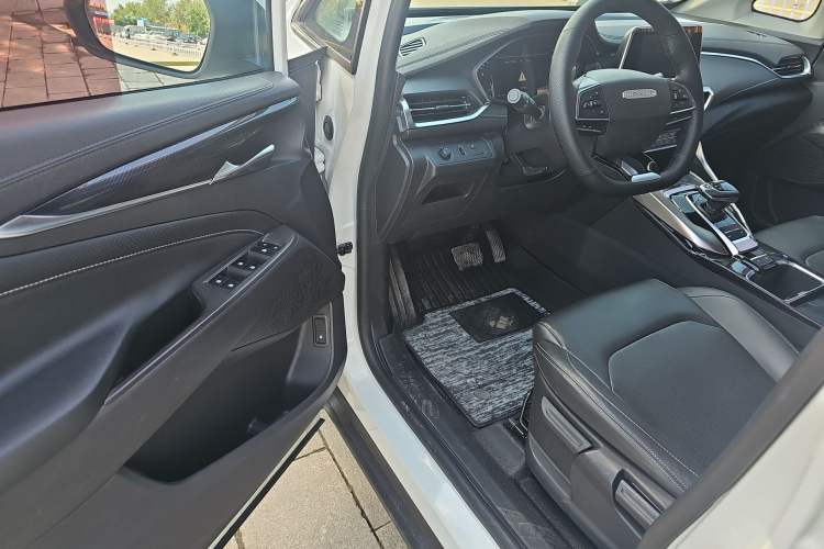 Used SAIC MAXUS EUNIQ 5 2020 1.3T PLUG-IN Elite Edition Interior 2