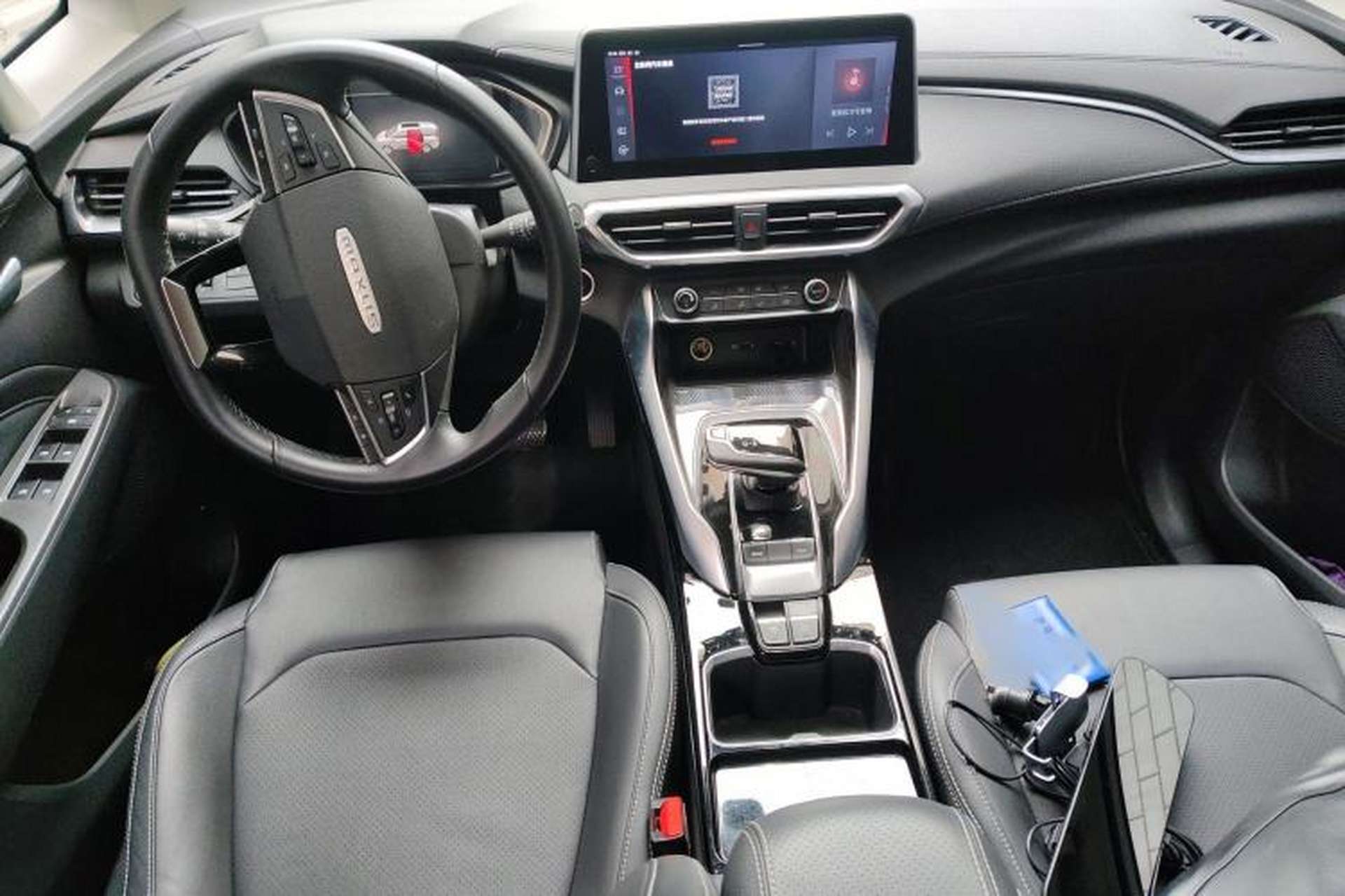 Used SAIC MAXUS EUNIQ 5 2020 1.3T PLUG-IN Luxury Edition Interior 2