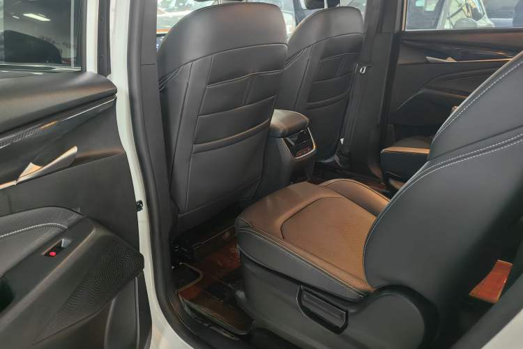 Used SAIC MAXUS EUNIQ 5 2020 1.3T PLUG-IN Elite Edition Interior 3