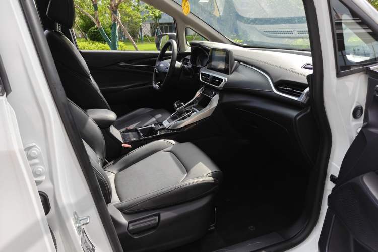 Used SAIC MAXUS EUNIQ 5 2020 1.3T PLUG-IN Elite Edition Interior 4