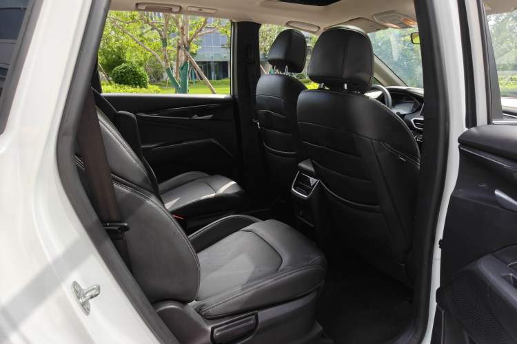 Used SAIC MAXUS EUNIQ 5 2020 1.3T PLUG-IN Elite Edition Interior 5
