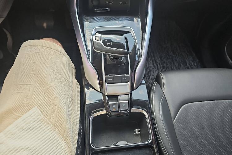 Used SAIC MAXUS EUNIQ 5 2020 1.3T PLUG-IN Elite Edition Interior 6