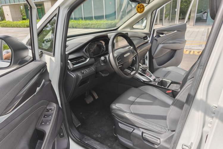 Used SAIC MAXUS EUNIQ 5 2020 1.3T PLUG-IN Elite Edition Interior 7