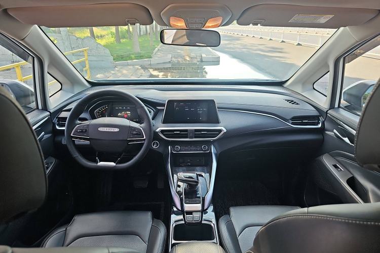 Used SAIC MAXUS EUNIQ 5 2020 1.3T PLUG-IN Elite Edition Interior 7