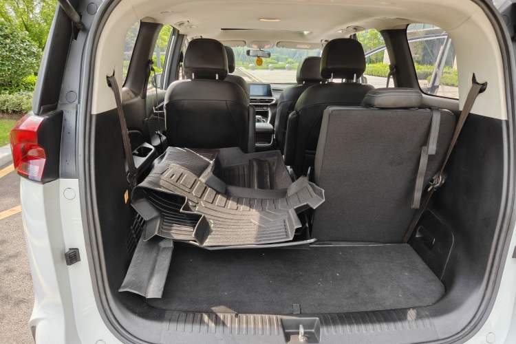 Used SAIC MAXUS EUNIQ 5 2020 1.3T PLUG-IN Elite Edition Interior 8