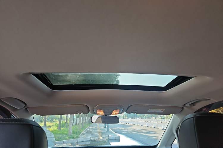Used SAIC MAXUS EUNIQ 5 2020 1.3T PLUG-IN Elite Edition Interior 8