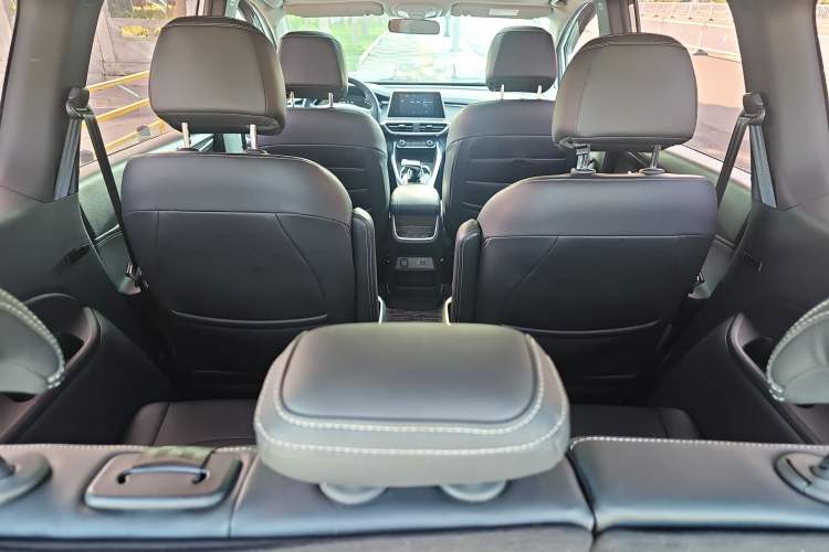 Used SAIC MAXUS EUNIQ 5 2020 1.3T PLUG-IN Elite Edition Interior 9