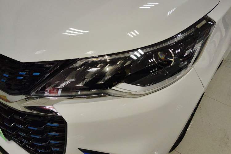 Used SAIC MAXUS EUNIQ 5 2020 Elite Edition 7 Seats Left Front Headlight