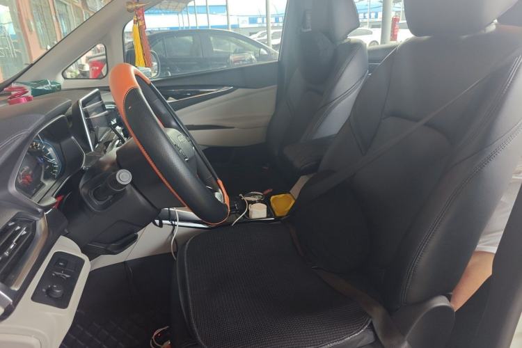 Used SAIC MAXUS EUNIQ 5 2020 Classic Edition 7 Seats Left Front Seat