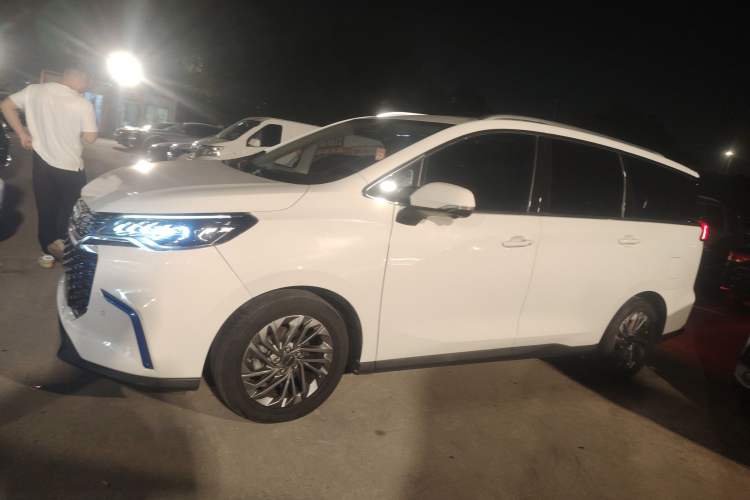 Used SAIC MAXUS EUNIQ 5 2020 1.3T PLUG-IN Luxury Edition Left Side