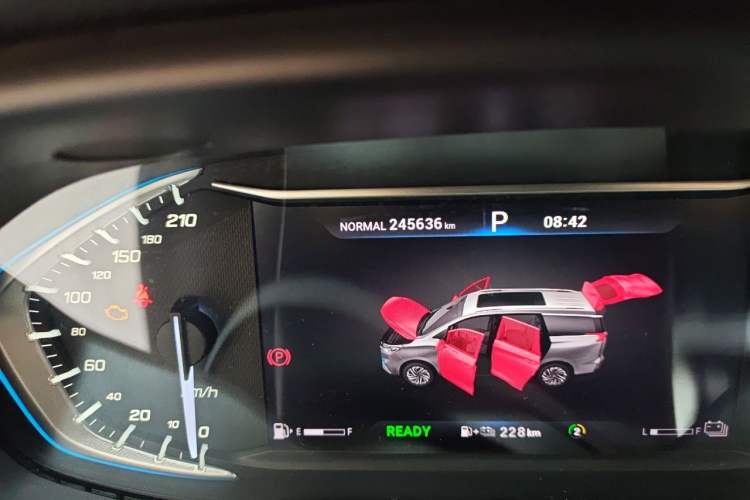 Used SAIC MAXUS EUNIQ 5 2020 1.3T PLUG-IN Luxury Edition Odometer Close Up
