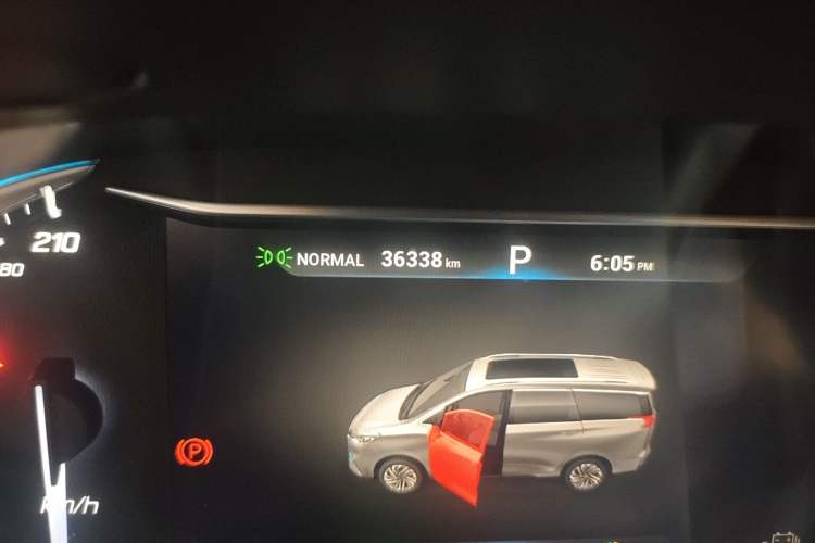 Used SAIC MAXUS EUNIQ 5 2020 1.3T PLUG-IN Elite Edition Odometer Close Up
