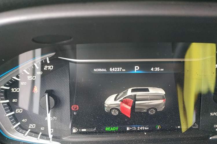 Used SAIC MAXUS EUNIQ 5 2020 1.3T PLUG-IN Elite Edition Odometer Close Up
