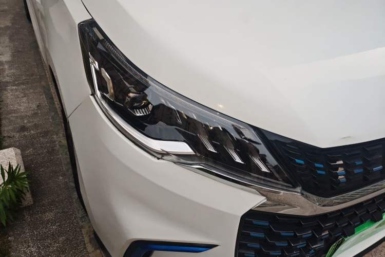Used SAIC MAXUS EUNIQ 5 2020 1.3T PLUG-IN Elite Edition Right Front Headlight