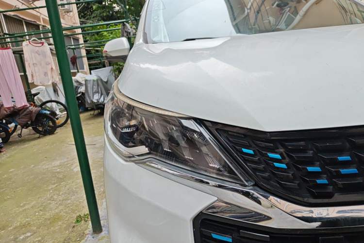 Used SAIC MAXUS EUNIQ 5 2020 1.3T PLUG-IN Luxury Edition Right Front Headlight