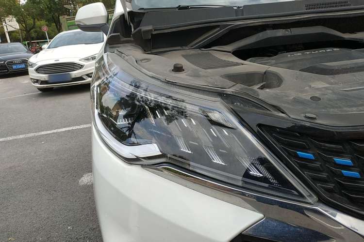 Used SAIC MAXUS EUNIQ 5 2020 1.3T PLUG-IN Elite Edition Right Front Headlight
