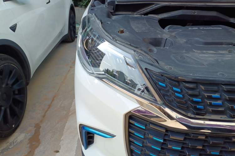 Used SAIC MAXUS EUNIQ 5 2020 1.3T PLUG-IN Elite Edition Right Front Headlight
