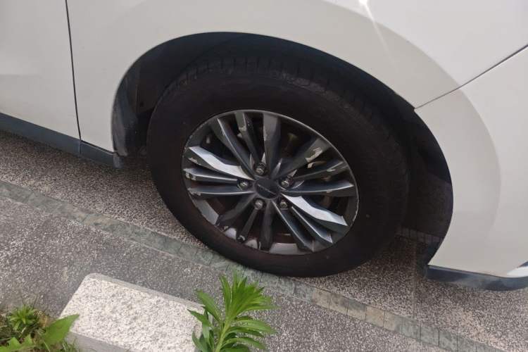 Used SAIC MAXUS EUNIQ 5 2020 1.3T PLUG-IN Elite Edition Right Front Wheel Hub