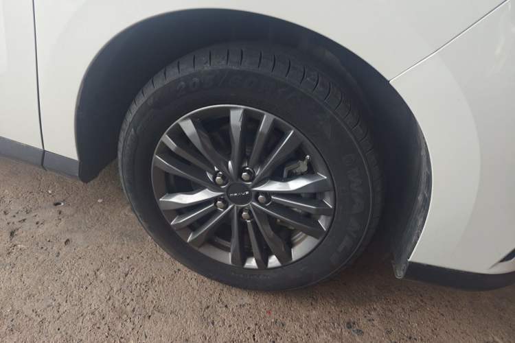 Used SAIC MAXUS EUNIQ 5 2020 Classic Edition 7 Seats Right Front Wheel Hub
