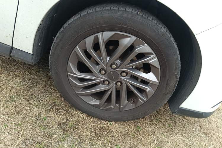 Used SAIC MAXUS EUNIQ 5 2020 1.3T PLUG-IN Luxury Edition Right Front Wheel Hub