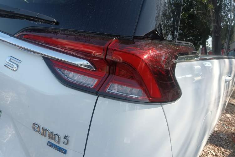 Used SAIC MAXUS EUNIQ 5 2020 1.3T PLUG-IN Luxury Edition Right Rear Taillight