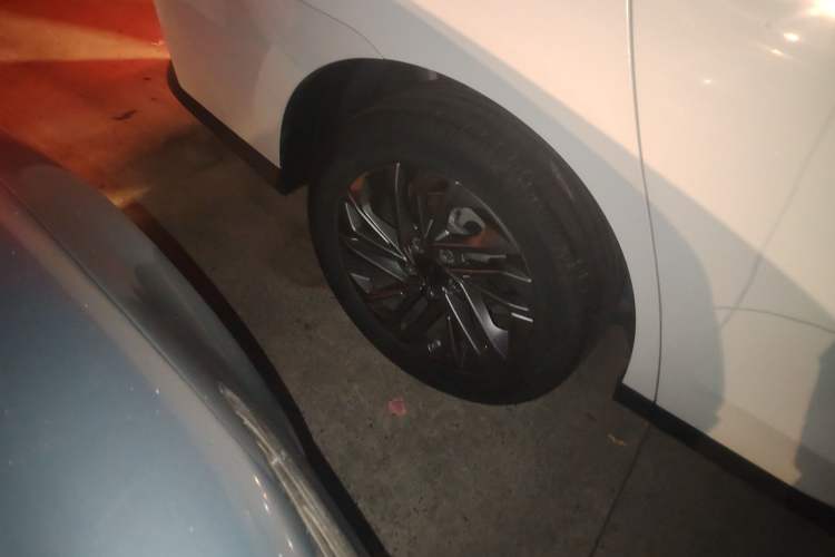 Used SAIC MAXUS EUNIQ 5 2020 1.3T PLUG-IN Luxury Edition Right Rear Wheel Hub