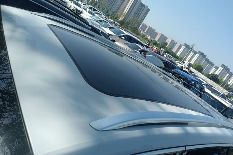 Used SAIC MAXUS EUNIQ 5 2020 1.3T PLUG-IN Luxury Edition Roof