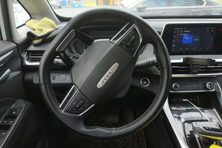 Used SAIC MAXUS EUNIQ 5 2020 1.3T PLUG-IN Elite Edition Steering Wheel