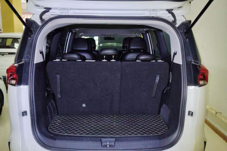 Used SAIC MAXUS EUNIQ 5 2020 Elite Edition 7 Seats Trunk
