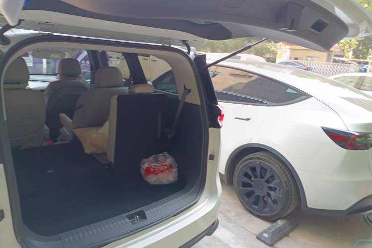 Used SAIC MAXUS EUNIQ 5 2020 1.3T PLUG-IN Elite Edition Trunk